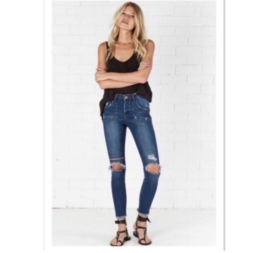 • One Teaspoon • Women’s High Waist Freebird 2 Jeans
Distressed Bonnie Blue 26